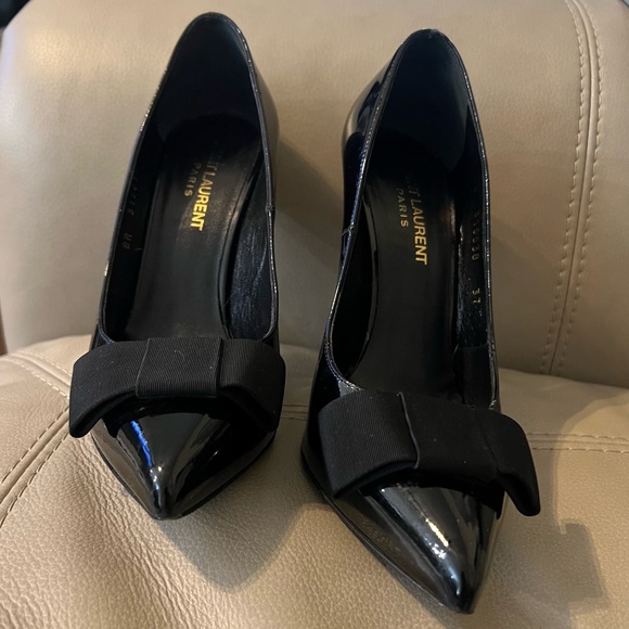 ❤️YSL Authentic Saint Laurent bow patent leather stilettos size 37 = 6 1/2. - Picture 3 of 12